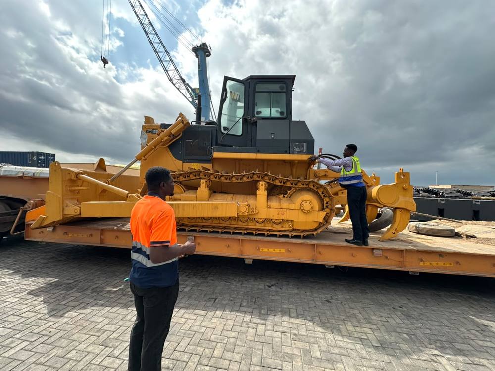 Nouveau bulldozer réceptionné au port d'Abidjan